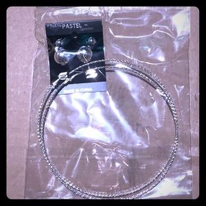 Top and top pastel hoop earrings